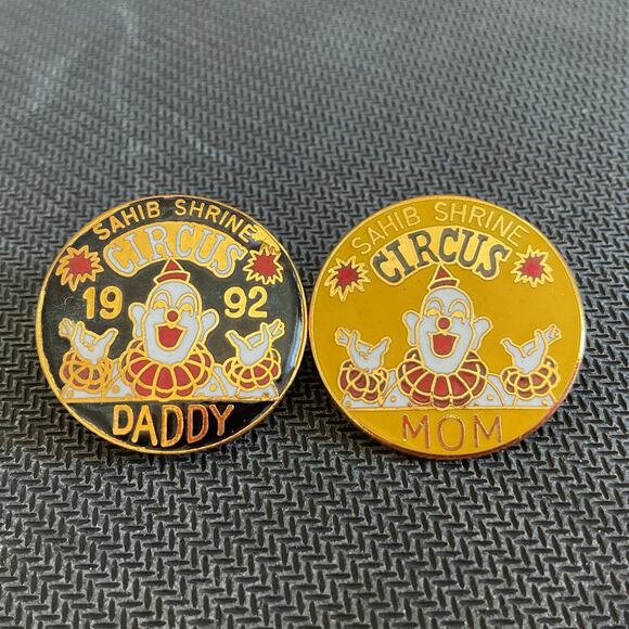 Sahib Shrine Circus Mom and Dad Pin 1992 Collectors Pins with Backs Great Cond. - Picture 1 of 6